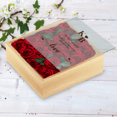 Για επέτειο Κουτί με τεχνητά τριαντάφυλλα, καπάκι plexiglass με μήνυμα