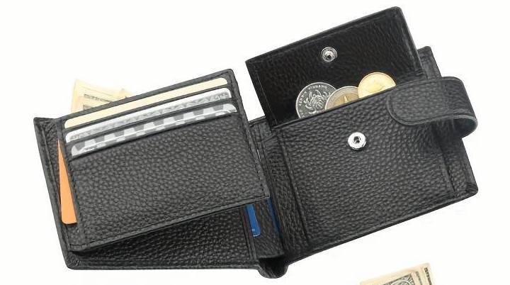 Μαύρο με κούμπωμα Δερμάτινο Πορτοφόλι με Αρχικά - Image 2