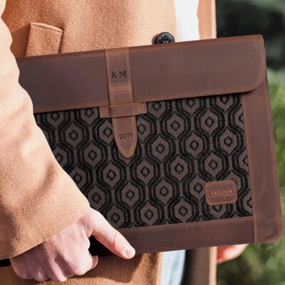 Δερμάτινη θήκη για Laptop με Χάραξη Αρχικά