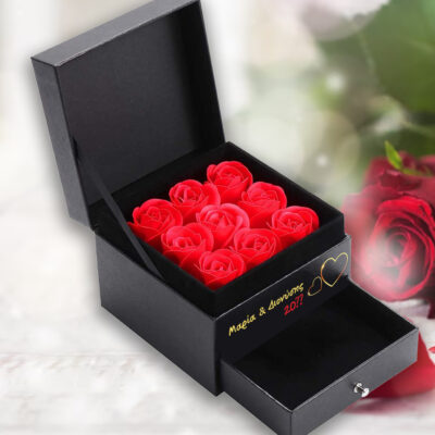 Πολυτελές Κουτί με 9 τεχνητά τριαντάφυλλα, με μήνυμα, Όνομα