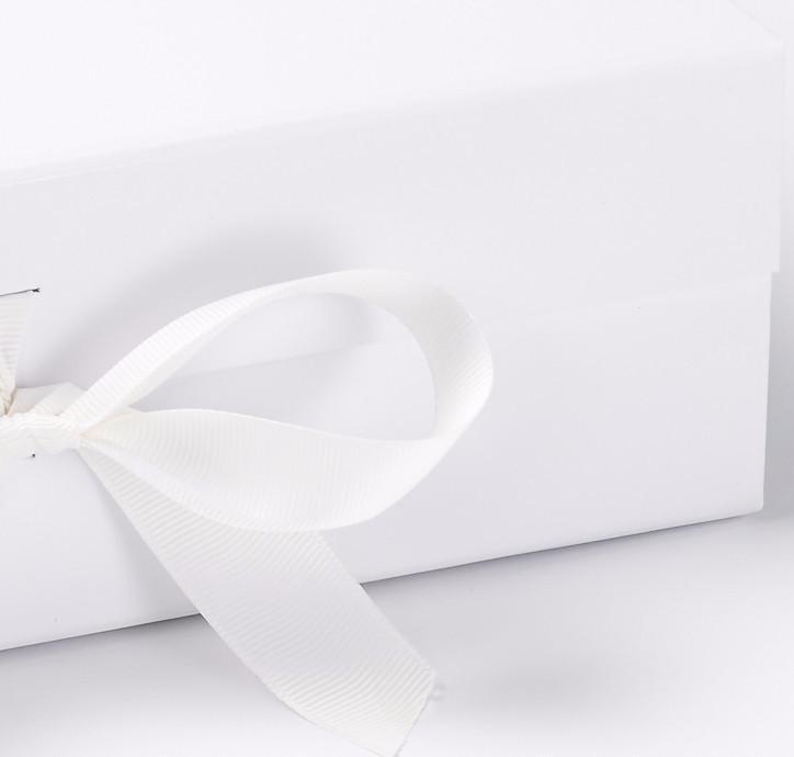 Πολυτελές Κουτί για τα Χριστουγεννιάτικα Δώρα με Ευχές, Όνομα - Image 2