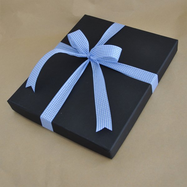 Γιορτινό τοπίο σε Κορνίζα με αιωρούμενες καρδούλες με Ευχές - Image 4