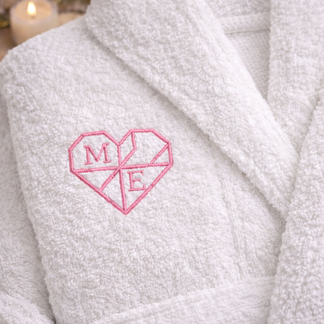 Μπουρνούζι με Κεντημένα Αρχικά σε Καρδιά - Image 2