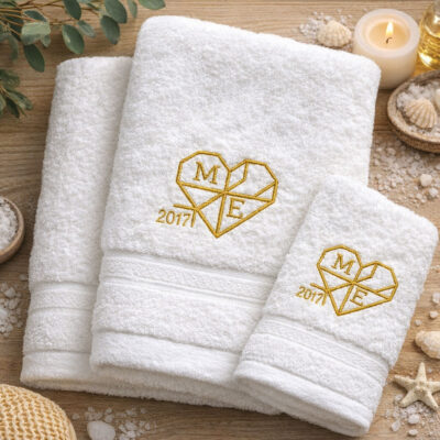 Σετ Πετσέτες με Κεντημένα Αρχικά σε καρδιά
