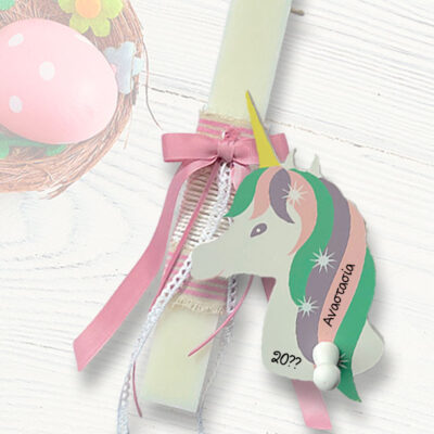 Χειροποίητη Λαμπάδα με Όνομα σε ξύλινη κρεμάστρα μονόκερος